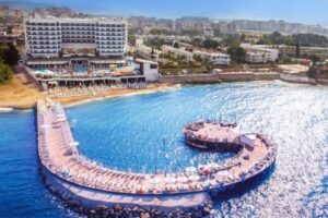 Azura Deluxe Resort & Spa